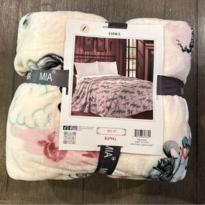 MIA Soft Cream and Pink Blanket